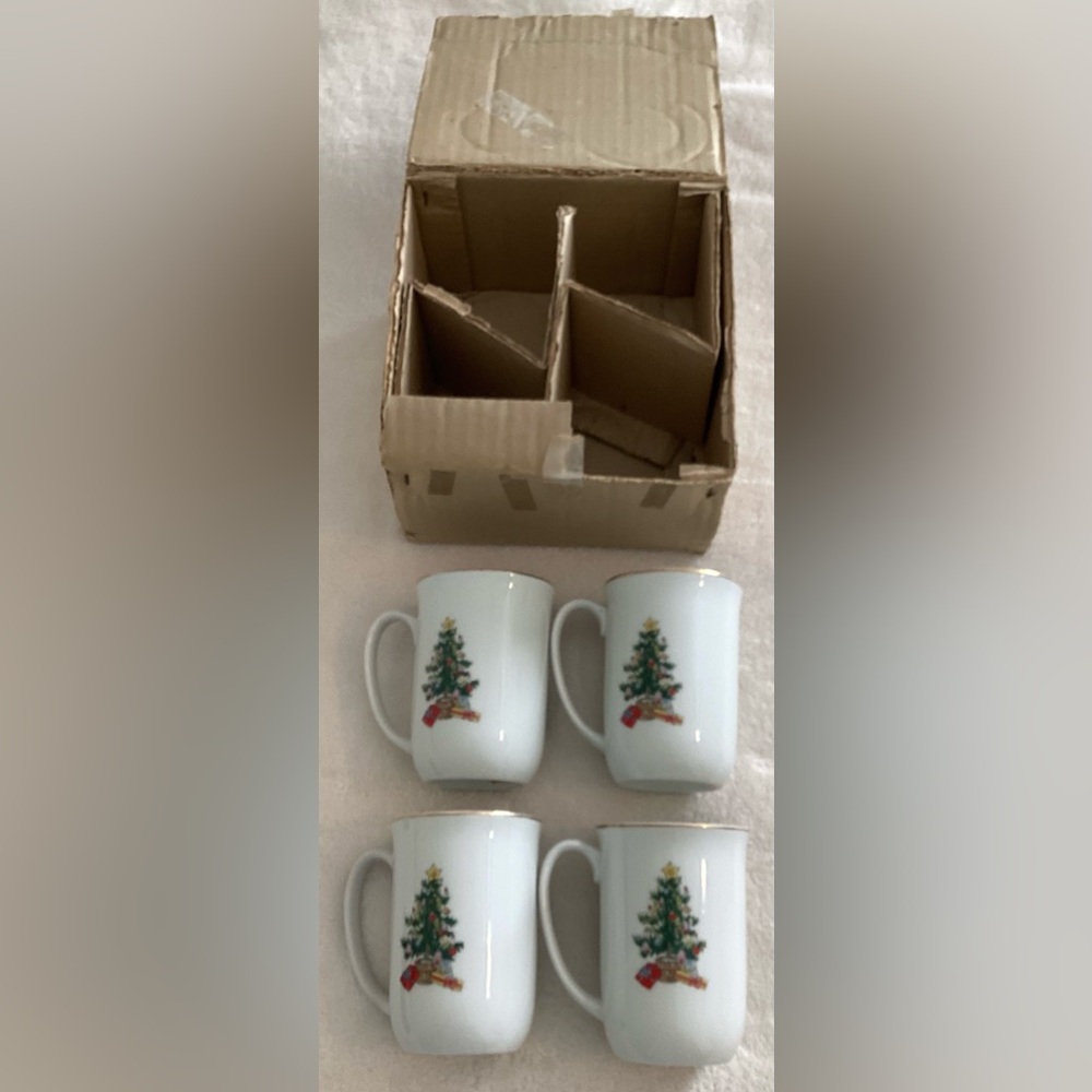 Lefton Christmas Tree Mugs Set - Picture 2 of 6